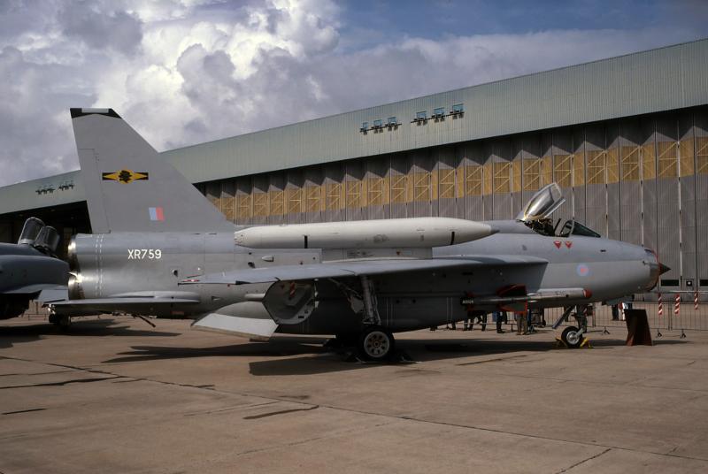 Lightning F6 XR759 11 Sqd Brize Norton 07-82 ROA.jpg